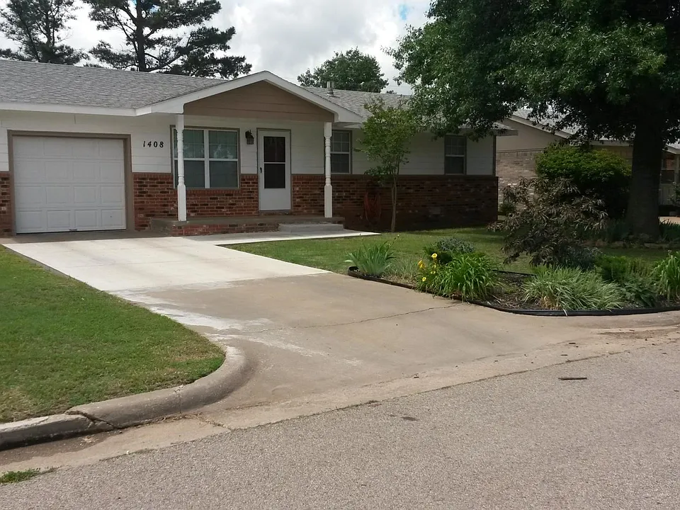 1408 Maple St