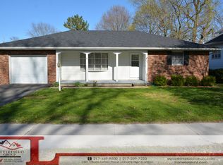 105 S Howard St, Newman, IL 61942