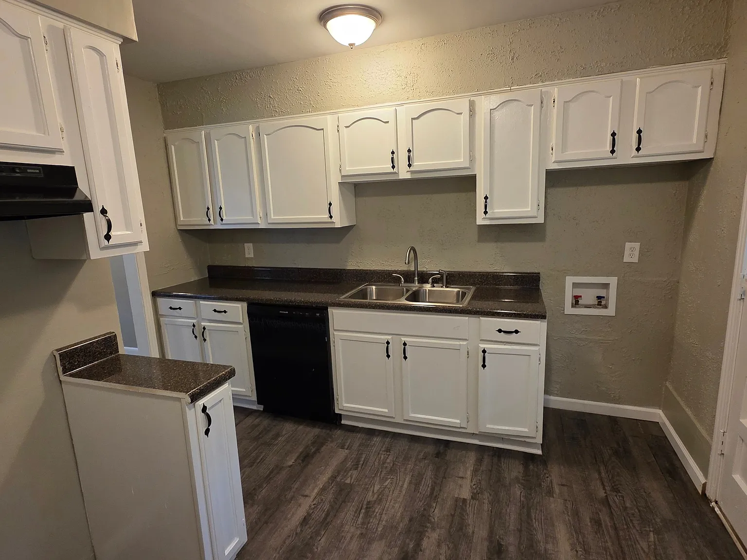 Charming 3-Bedroom Brick Home with Fenced Backyard — Photo 4