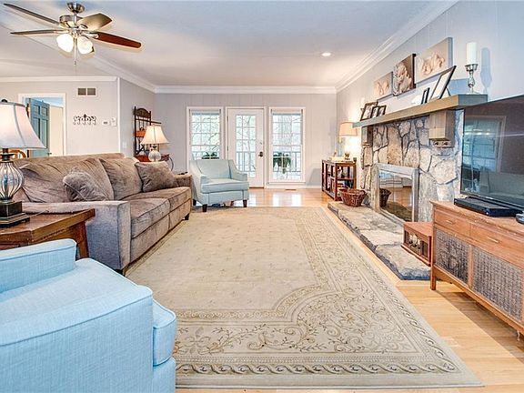 4th image of 3819 Hardy Rd