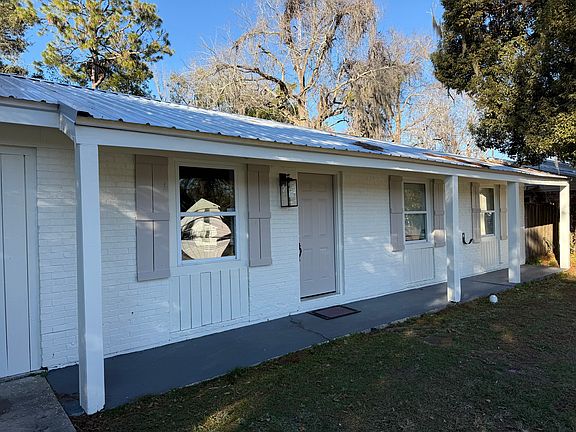 3rd image of 2247 Pinewood Dr
