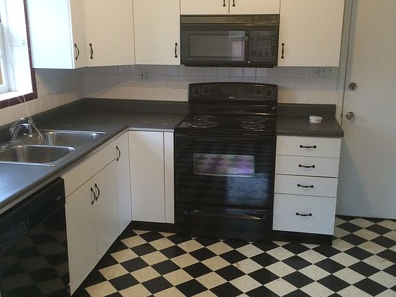 4th image of 3920 Canterbury Dr