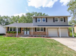 28 S Winston Dr, Palatine, IL 60074
