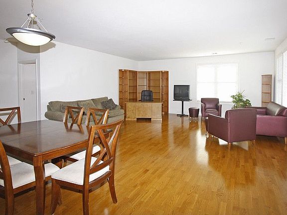 5th image of 267 E Railroad Ave