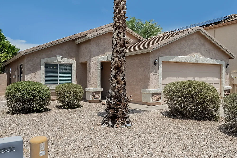 3 bed, 2.0 bath, 1406 sqft, $1,820 — Photo 3