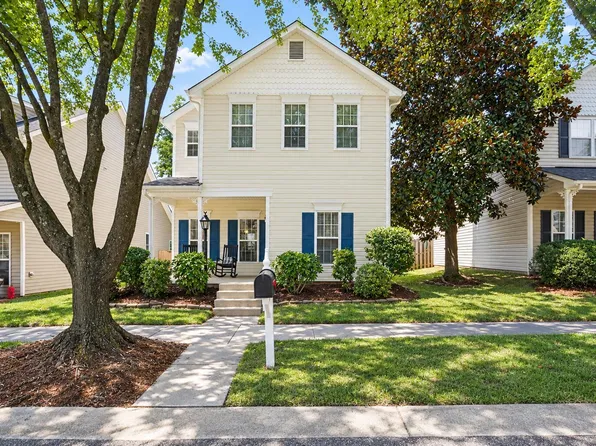 109 Danesway Dr, Holly Springs, NC 27540