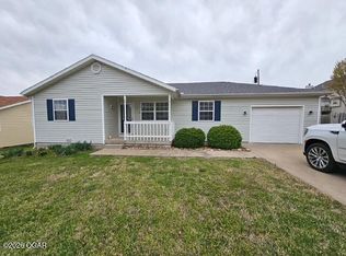 1774 Chickadee Dr, Webb City, MO 64870