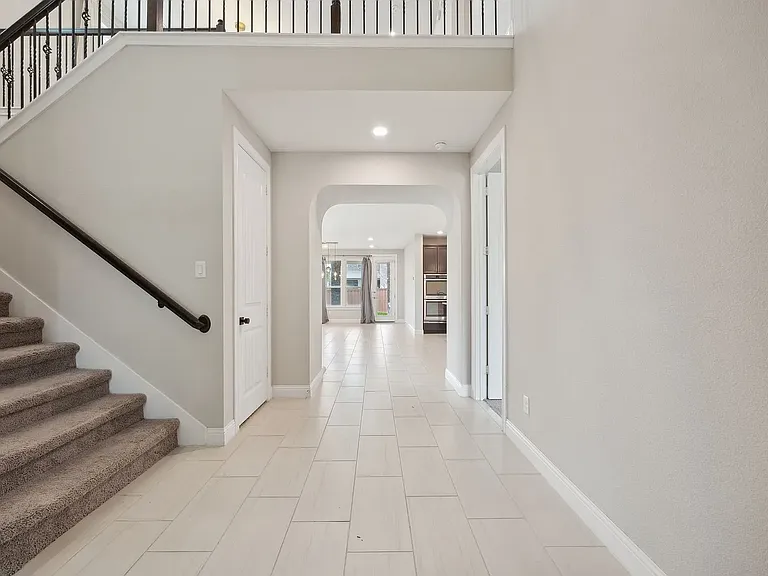 9814 Gristmill Ln — Photo 2