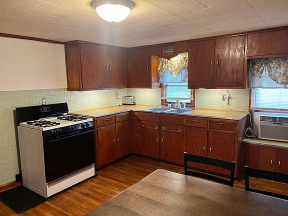 3rd image of 105 N 5th St #House