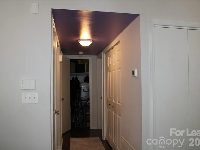 430 Queens Rd — Photo 25