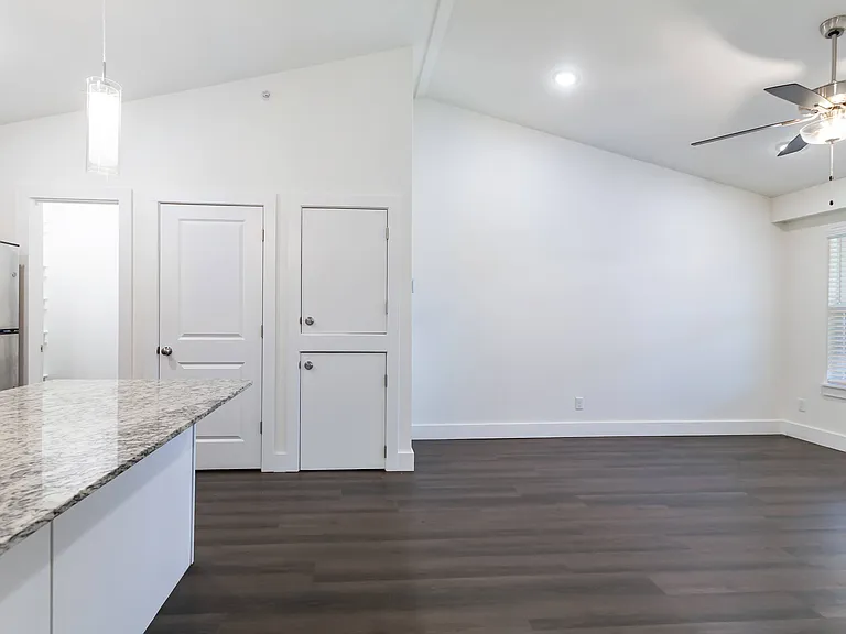 The Lakewood House Apartments — Photo 36