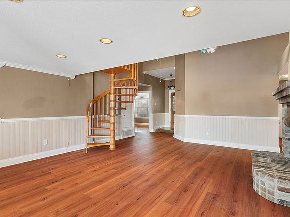 5th image of 409 Kathy Ln