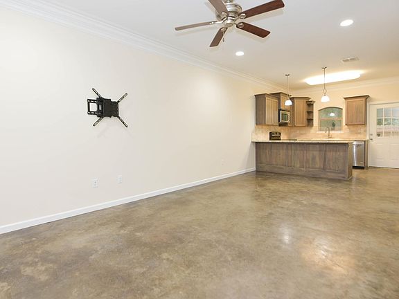 3rd image of 206 Caudill Dr