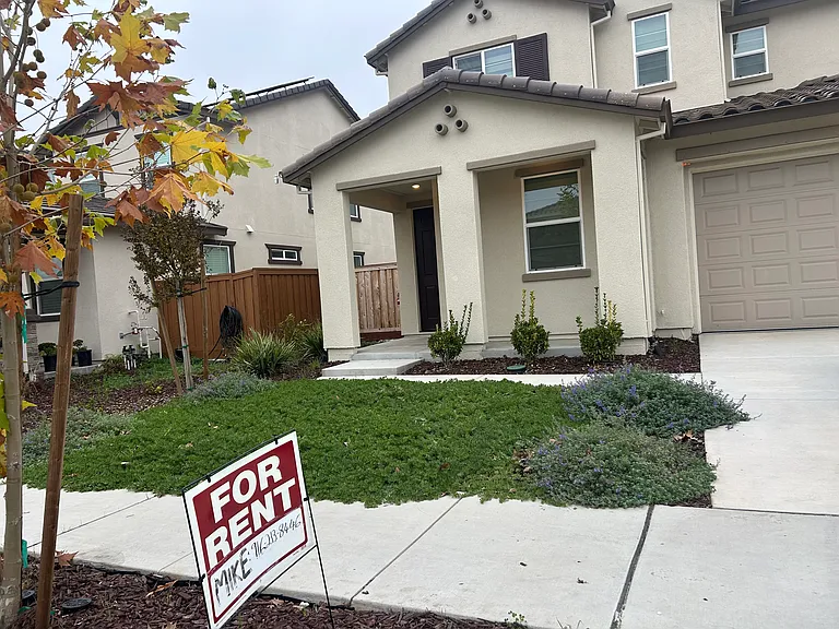 639 Rosedale Way — Photo 3