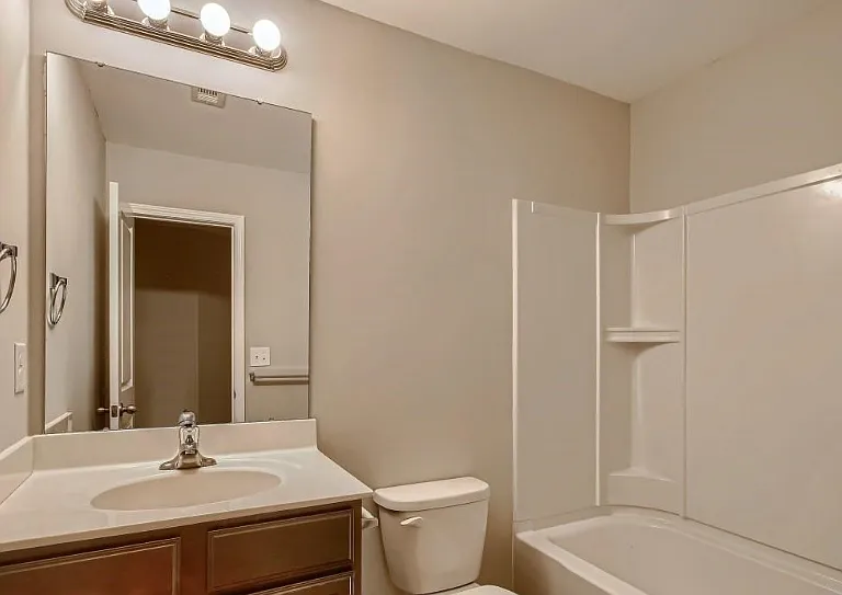 4040 Queensbridge Rd — Photo 16