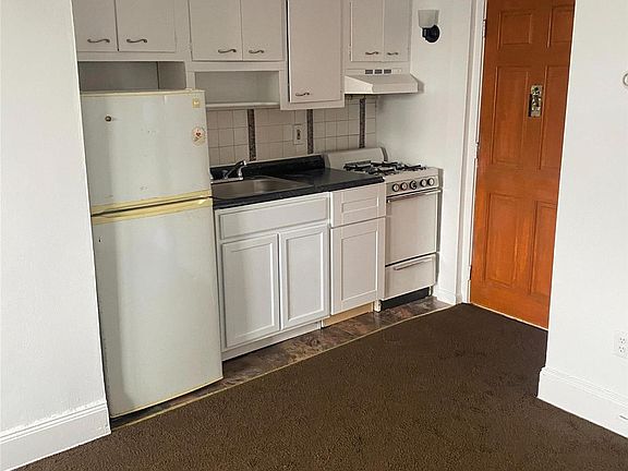 2nd image of 109 W Main St #4