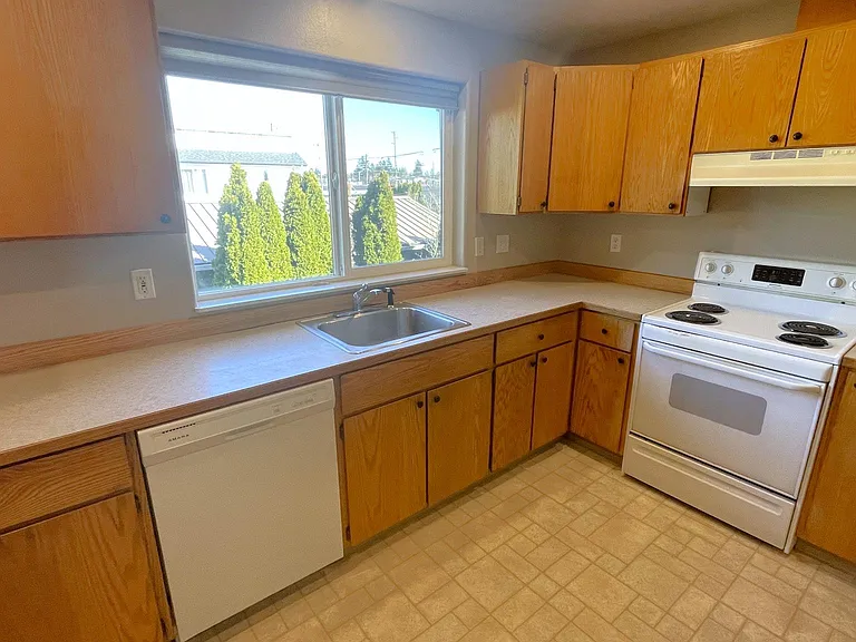 12003 SE Oak St #3 — Photo 6