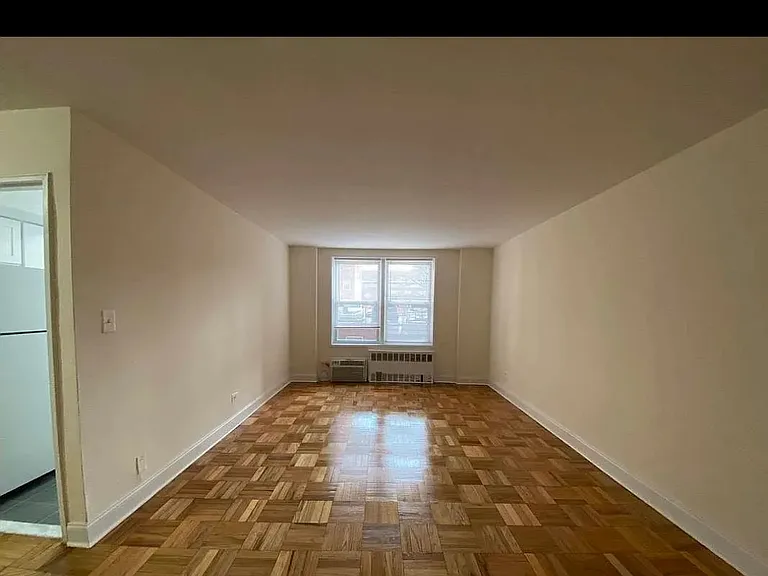 4110 Bowne St #2H — Photo 2
