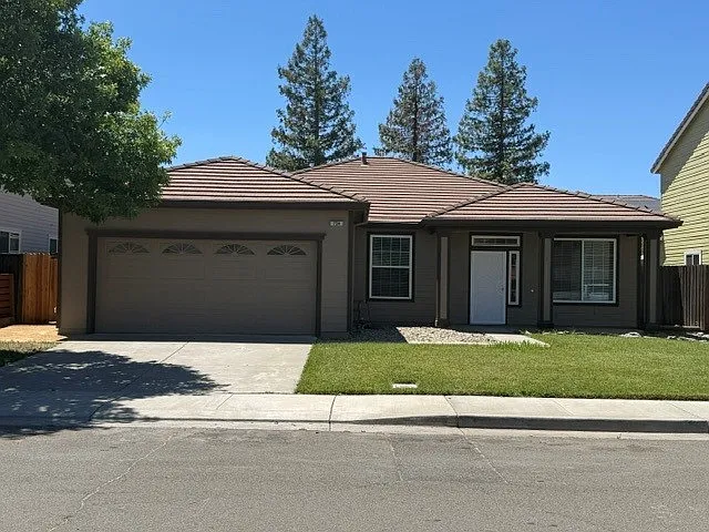734 Foxglove Cir