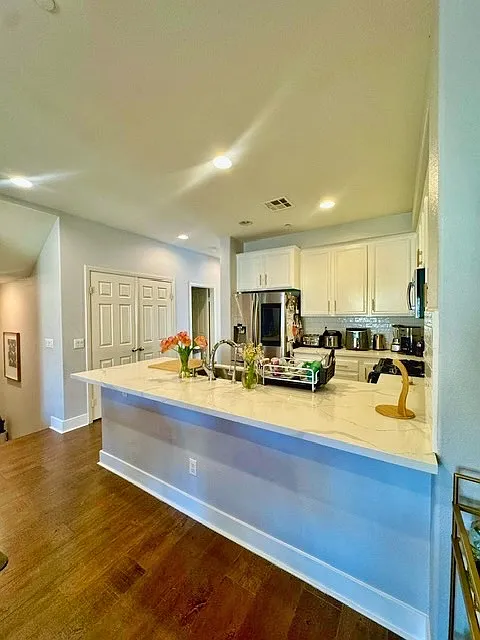 4 bed, 1924 sqft, $4,500 — Photo 4