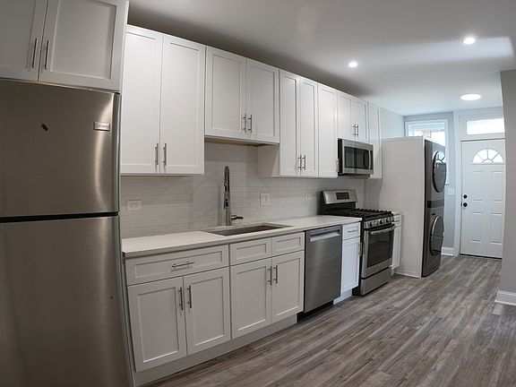 4th image of 7349 N Seeley Ave Unit 4