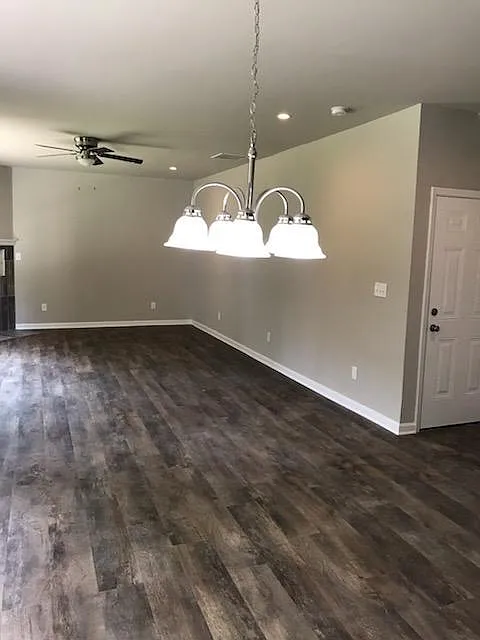4 bed, 2.5 bath, 2285 sqft, $2,400 — Photo 3