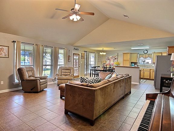 4th image of 26075 Big Ben Dr