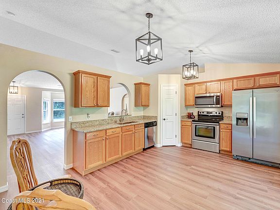 5th image of 305 Paigo St SE