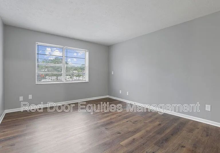 123 W Walnut St #N — Photo 10