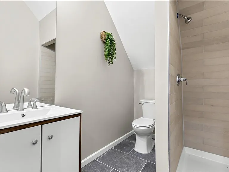 558 Marston St #5 — Photo 11