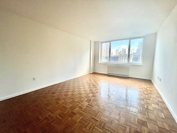 5th image of 350 W 43rd St APT 6G