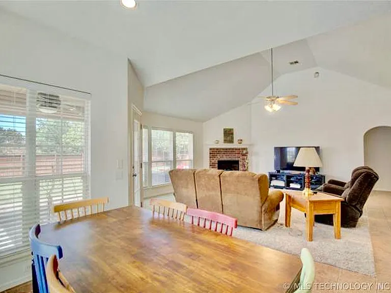 7324 E Knoxville St — Photo 8