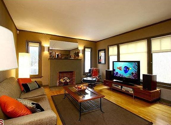 4th image of 7167 Waring Ave