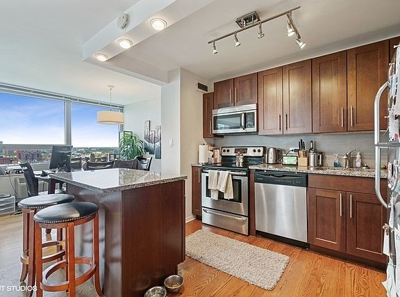 5th image of 88 W Schiller St APT 1608L