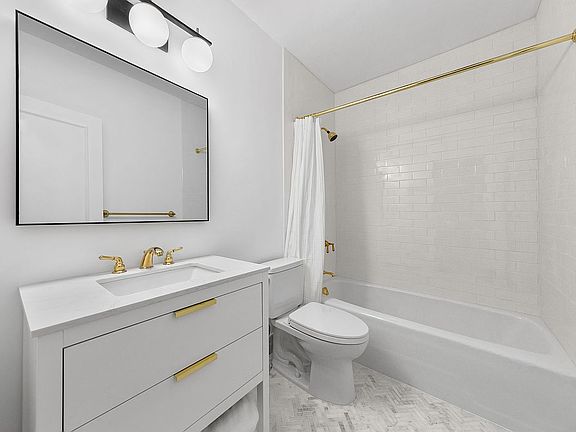 5th image of 8 E 83rd St #8G