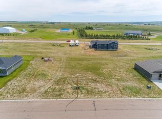 1714 Blackstone Loop W, Beulah, ND 58523