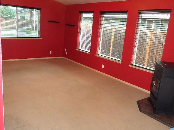 livign room w/ pellet stove