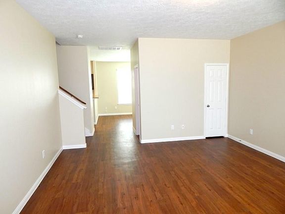 3rd image of 3903 Hawthorne Glen Ct