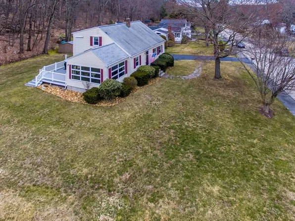 22 Coachman Ln, Auburn, MA 01501