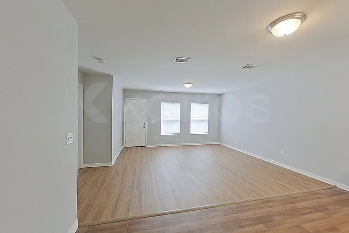 4 bed, 2.0 bath, 1209 sqft, $1,545 — Photo 3