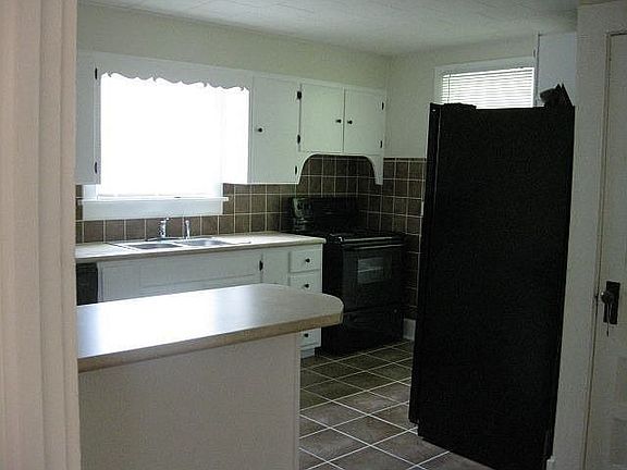 3rd image of 225 10th St