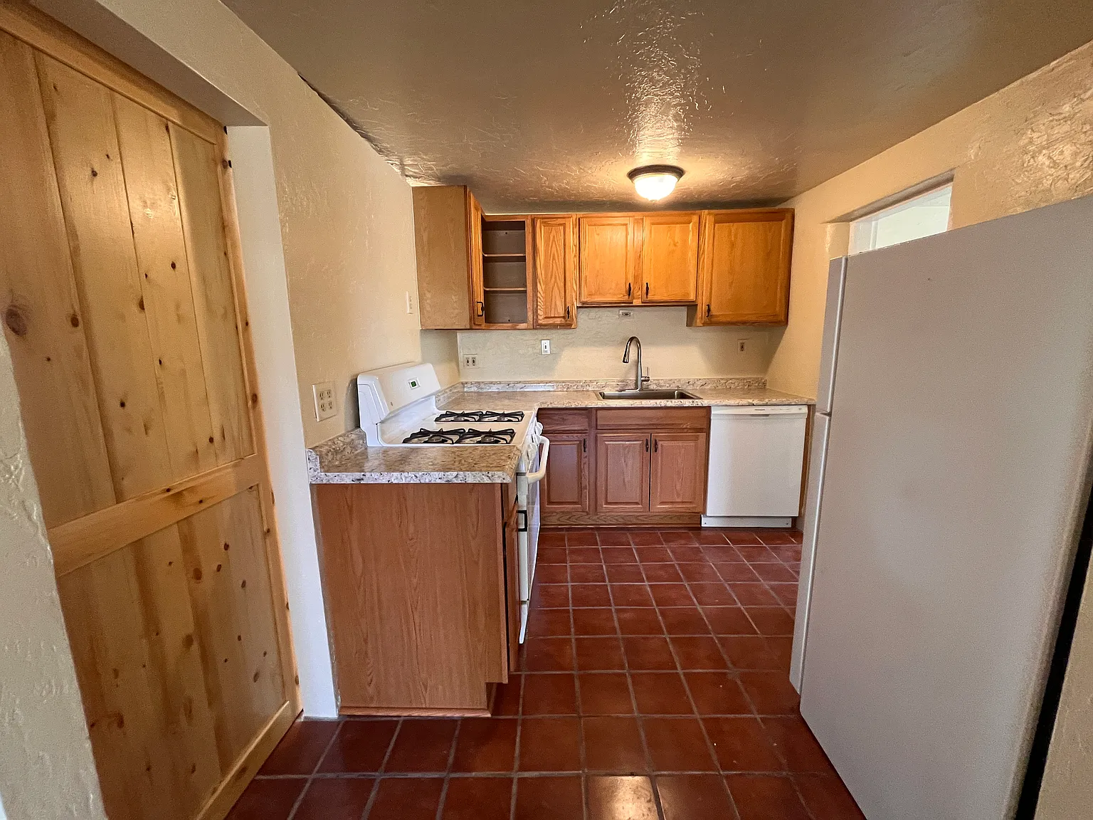 2 bed, 650 sqft, $1,225 — Photo 4
