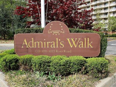 1077 River Rd, Edgewater, NJ, 07020