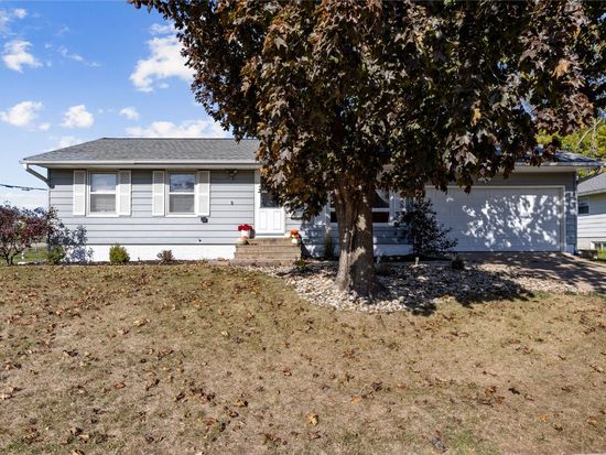 5530 Skyline Dr NW, Cedar Rapids, IA 52405