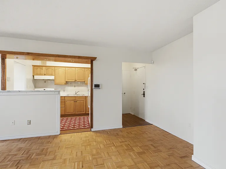 20 Edgecliff Golfway #1209 — Photo 7