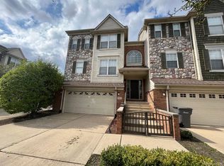 7 Lyons Ct, Dearborn, MI 48126