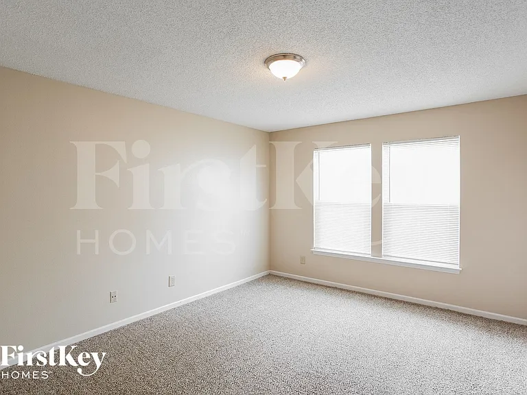 744 Adagio Dr — Photo 5