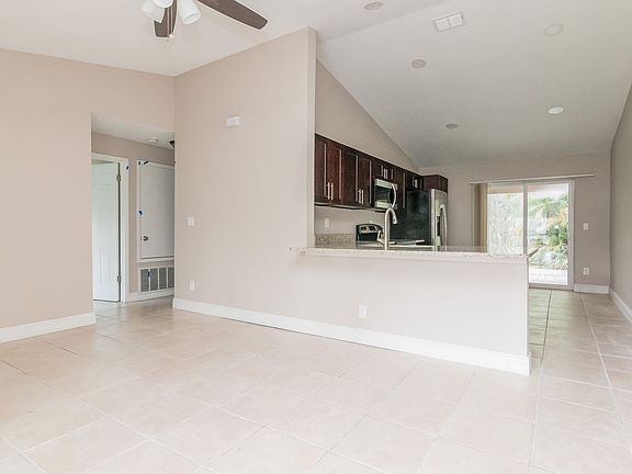 3rd image of 1844 Bonneville Dr