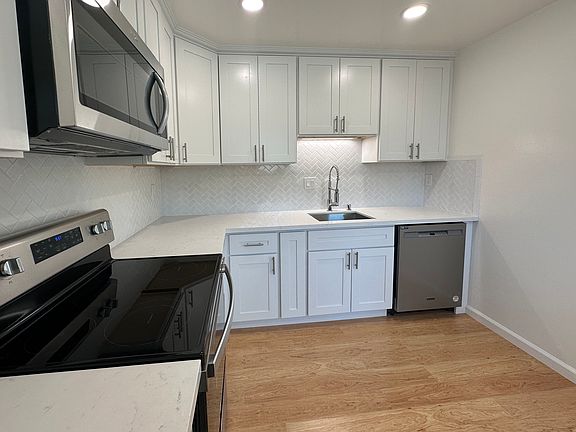 3rd image of 2749 Golden Gate Ave APT 3