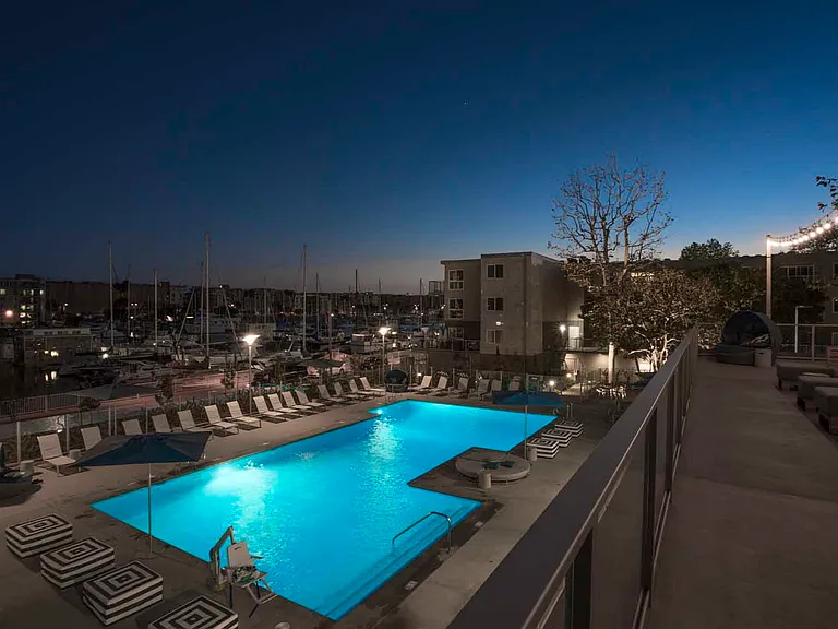 Wayfarer Apartments + Marina — Photo 53